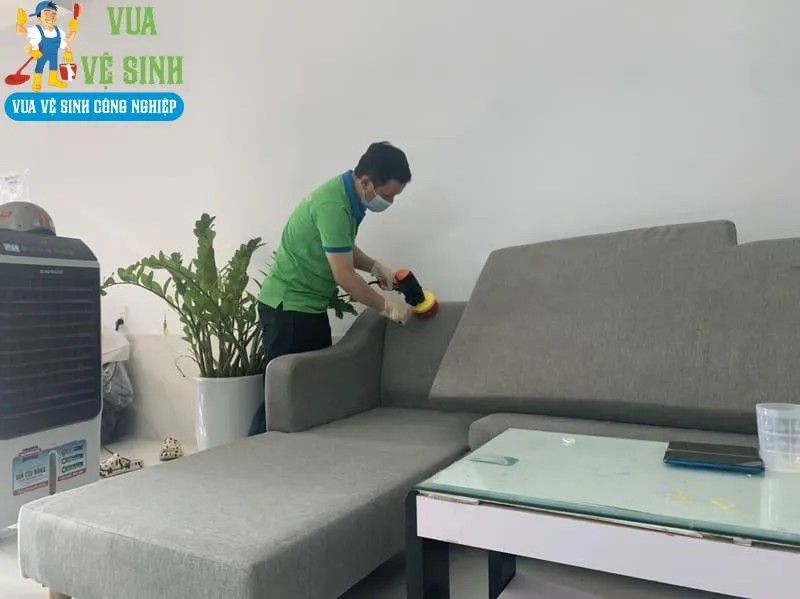 【Hướng Dẫn】Cách Giặt Ghế Sofa Vải Tại Nhà Siêu Sạch & Đơn Giản