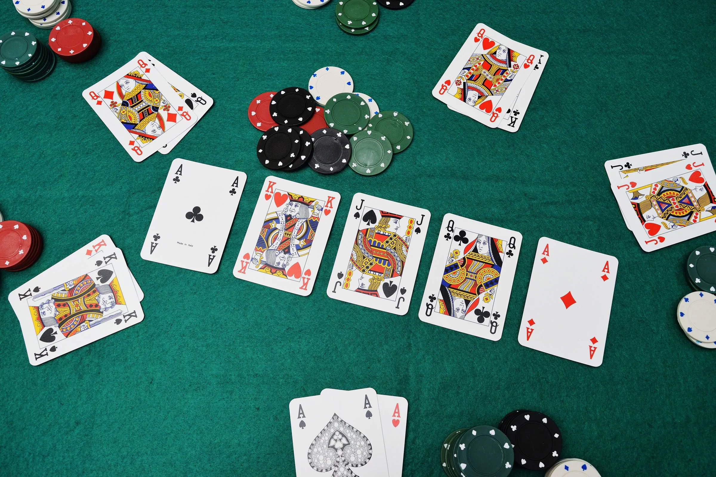 Hướng Dẫn Cách Chơi Poker Chi Tiết Cho Người Mới