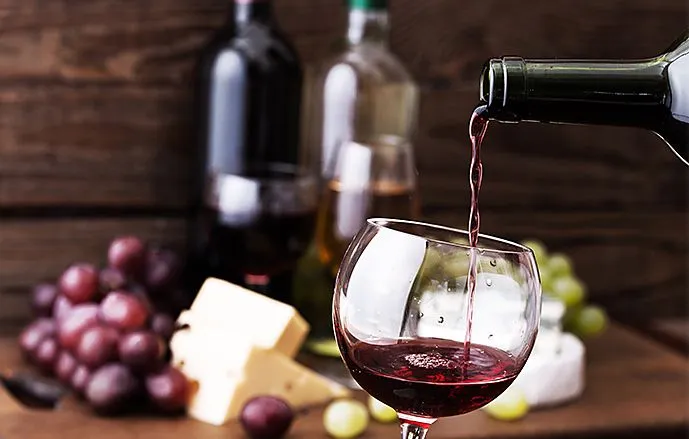 Rượu Vang Đỏ Ăn Với Gì? ⚡️ Lưu Ý Dùng Vang Đỏ Trong Bữa Ăn